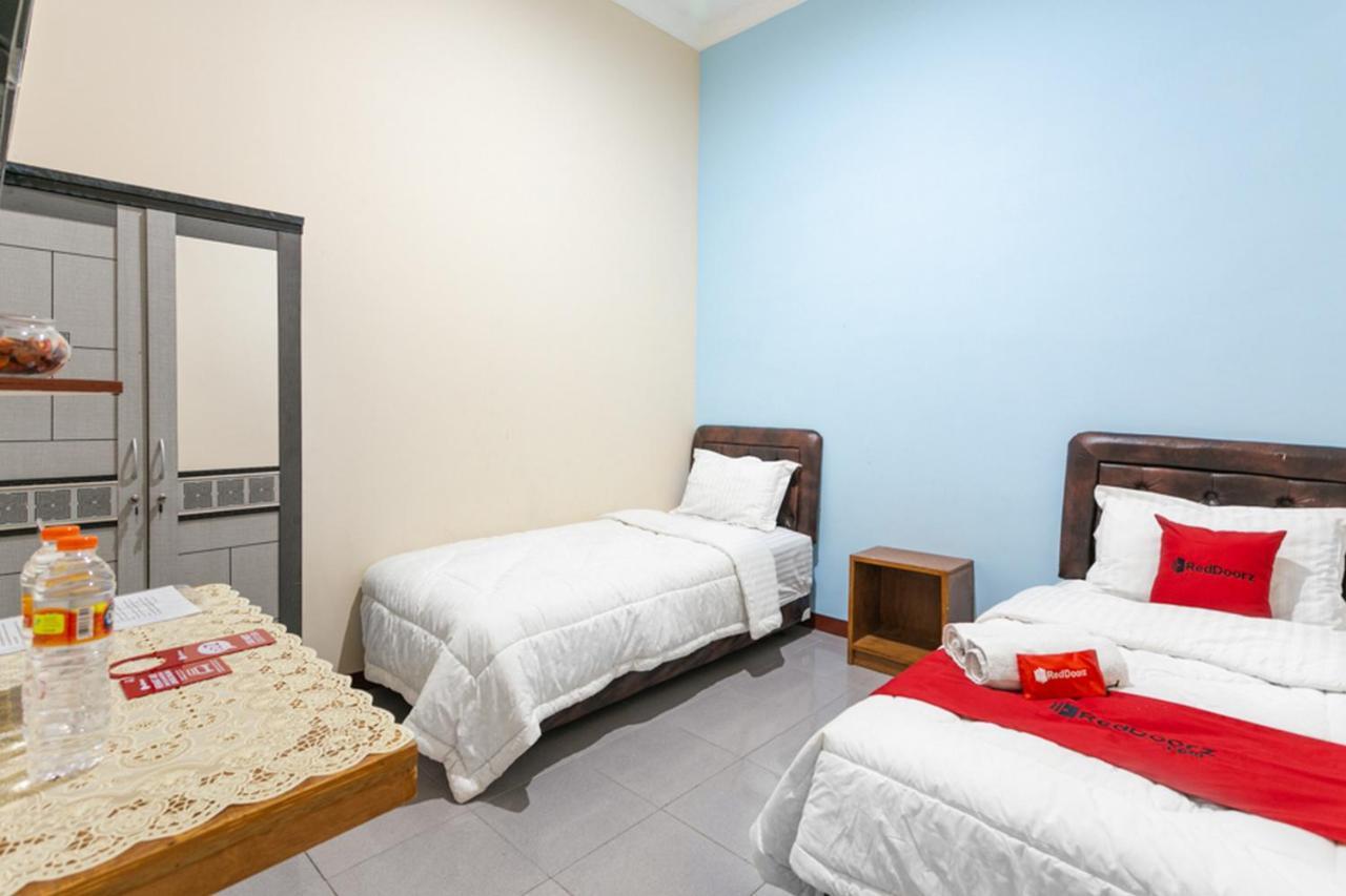Reddoorz Syariah @ Sakinah Guesthouse Sragen Экстерьер фото