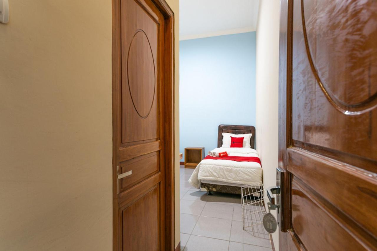 Reddoorz Syariah @ Sakinah Guesthouse Sragen Экстерьер фото